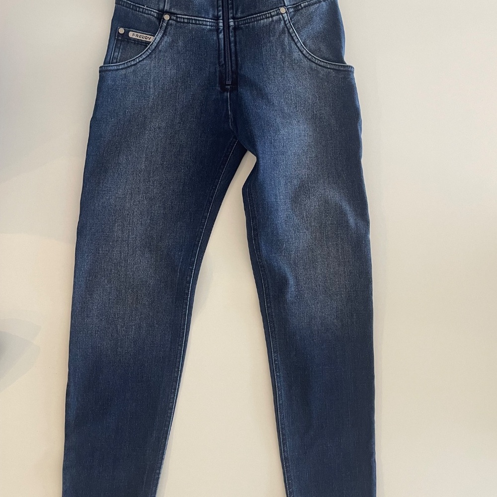 Freddy High-Waist Ankle-Length Cropped Jeans in Dark Blue - Picture 4 of 4